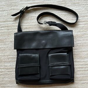 Hobo International Black Leather/Microfiber Nylon Bag Messenger Crossbody